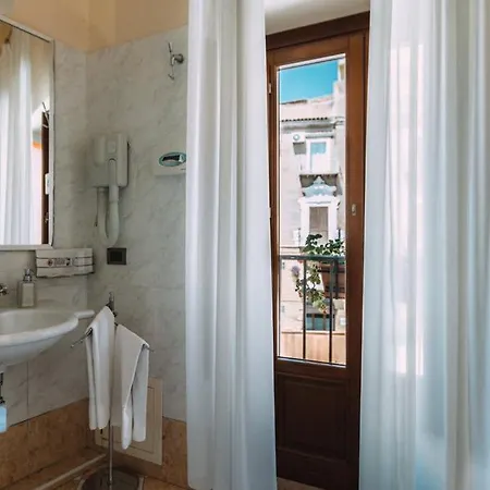 فندق مبيت وإفطار Terrazze Di Montelusa 2*
